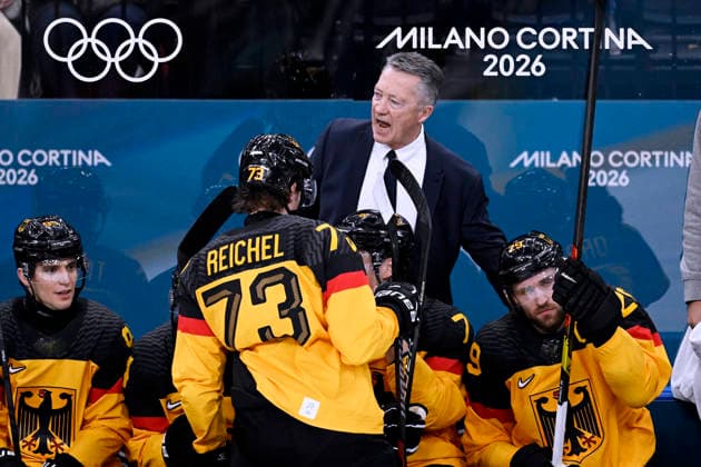 KTEIS Harold Trainer Team GER mit REICHEL, DRAISAITL und STUETZLE Eishockey Viertelfinale Spiel SVK - Deutschland Olympics - Olympische Winterspiele 2026 Mailand - Cortina 06 - 22 Februar 2026 in Italien am 18.02.2026 in Mailand *** KTEIS Harold Trainer Team GER with REICHEL, DRAISAITL and STUETZLE Ice Hockey Quarterfinal Match SVK Germany Olympics Olympic Winter Games 2026 Milan Cortina 06 February 22, 2026 in Italy on February 18, 2026 in Milan Copyright: xx