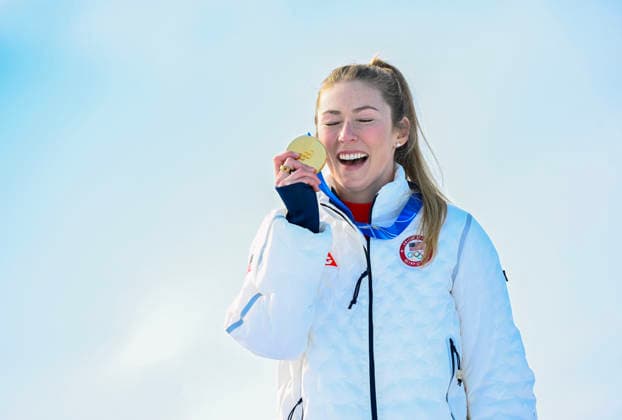 CORTINA, ITALIEN 20260218 USA:s Mikaela Shiffrin med sin guldmedalj efter damernas slalom i Cortina under vinter-OS i Milano Cortina, Italien. *** Bilden ingar i SPORTPAKET. För övriga BETALBILD *** CORTINA ITALIEN x10050x *** CORTINA, ITALY 20260218 USAs Mikaela Shiffrin with her gold medal after the womens slalom in Cortina during the Winter Olympics in Milan Cortina, Italy Picture in SPORT PACKAGE For others PAY PICTURE CORTINA ITALY x10050x  Copyright: xPontusxLundahl TTx OS 2026 ALPINT DAMERNAS SLALOM