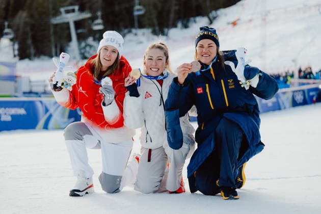 OLYMPICS - Winter Olympic Games, Olympische Spiele, Olympia, OS Milano Cortina 2026 CORTINA D AMPEZZO,ITALY,18.FEB.26 - OLYMPICS, ALPINE SKIING - Winter Olympic Games Milano Cortina 2026, slalom, women, medal ceremony. Image shows the rejoicing of Paula Moltzan (USA), Mikaela Shiffrin (USA) and Anna Swenn Larsson (SWE). Keywords: medal  GEPAxpictures xAlexanderxSolc