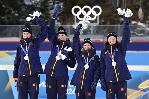 ANTERSELVA, ITALIEN 20260218 Sveriges Hanna Öberg, Elvira Öberg, Anna Magnusson och Linn Gestblom pa prispallen efter att de har tagit silver i damernas skidskyttestafett, 4x6 km, under vinter-OS i Anterselva, Italien. *** Bilden ingar i SPORTPAKET. För övriga BETALBILD *** ANTERSELVA ITALIEN x10030x *** ANTERSELVA, ITALY 20260218 Swedens Hanna Öberg, Elvira Öberg, Anna Magnusson and Linn Gestblom on the podium after taking silver in the womens biathlon relay, 4x6 km, during the Winter Olympics in Anterselva, Italy Picture in SPORT PACKAGE For others PAY PICTURE ANTERSELVA ITALY x10030x  Copyright: xJonasxEkströmer TTx OS 2026 SKIDSKYTTESTAFETT DAMER