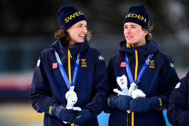 260218 Hanna Öberg and Elvira Öberg of Sweden celebrate on the podium after the women s biathlon 4 x 6 km relay during day 12 of the 2026 Winter Olympics on February 18, 2026 in Anterselva. Photo: Mathias Bergeld BILDBYRAN kod MB MB1336 skidskytte biathlon skiskyting Olympic Games, Olympische Spiele, Olympia, OS olympics winter olympics os ol olympiska spel vinter-os olympiske leker milano cortina 2026 milan cortina 2026 milano cortina 2026 olympic games milano cortina 2026 winter olympic games milano cortina-os milano cortina-ol vinter-ol 12 bbeng relay stafett jubel sverige *** 260218 Hanna Öberg and Elvira Öberg of Sweden celebrate on the podium after the women s biathlon 4 x 6 km relay during day 12 of the 2026 Winter Olympics on February 18, 2026 in Anterselva Photo Mathias Bergeld BILDBYRAN code MB MB1336 biathlon biathlon olympic games olympics olympics winter olympics os ol olympiska spel vinter os olympiske leker milano cortina 2026 milan cortina 2026 milano cortina 2026 olympic games milano cortina 2026 winter olympic games milano cortina os milano cortina ol vinter ol 12 bbeng relay jubel sverige  Copyright: MATHIASxBERGELD BB260218MB095