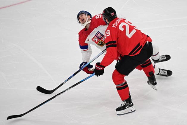 XXV Winter Olympic Games, Olympische Spiele, Olympia, OS in Milan, Italy, on February 18, 2026. Men s Ice hockey, Eishockey preliminary round playoffs, Czech Republic vs. Canada. From left Czech Martin Necas, Nathan MacKinnon of Canada. (CTKxPhoto MichalxKamaryt) CTKPhotoP2026021807790  CTKPhotoP2026021807790