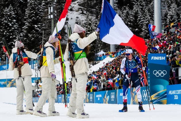 260218 Julia Simon of France celebrates with teammates after the women s biathlon 4 x 6 km relay during day 12 of the 2026 Winter Olympics on February 18, 2026 in Anterselva. Photo: Mathias Bergeld BILDBYRAN kod MB MB1336 skidskytte biathlon skiskyting Olympic Games, Olympische Spiele, Olympia, OS olympics winter olympics os ol olympiska spel vinter-os olympiske leker milano cortina 2026 milan cortina 2026 milano cortina 2026 olympic games milano cortina 2026 winter olympic games milano cortina-os milano cortina-ol vinter-ol 12 bbeng relay stafett jubel frankrike *** 260218 Julia Simon of France celebrates with teammates after the women s biathlon 4 x 6 km relay during day 12 of the 2026 Winter Olympics on February 18, 2026 in Anterselva Photo Mathias Bergeld BILDBYRAN code MB MB1336 biathlon biathlon biathlon olympic games olympics olympics winter olympics os ol olympic games winter os olympic games milano cortina 2026 milan cortina 2026 milano cortina 2026 olympic games milano cortina 2026 winter olympic games milano cortina os milano cortina ol winter ol 12 bbeng relay relay cheering france  Copyright: MATHIASxBERGELD BB260218MB115