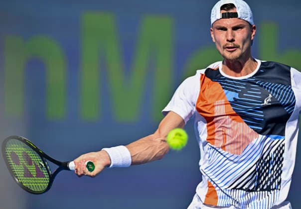 ATP, Tennis Herren QATAR EXXONMOBIL OPEN 2026 - ROUND OF 16 Marton Fucsovics of Hungary is seen in action against Karen Khachanov of Russia ( not in view) during their men s singles round of 16 match at the ATP Qatar Exxonmobil Open 2026 tennis tournament at the Khalifa International Tennis Complex. Karen Khachanov won against Marton Fucsovics 6-2,4-6,6-4. ?? Doha Qatar Copyright: xNoushadxVariyattiyakkalx xSOPAxImagesx NVRITYAKAL1-005