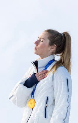 February 18, 2026, Cortina D ampezzo, Lombardy, Italy: Mikaela Shiffrin of the USA sings the National Anthem of the USA with her gold medal in the Women s Slalom at Tofane Alpine Skiing Centre for the Milano Cortina 2026 Winter Olympics. Olympics 2026: Milano Cortina: Alpine Skiing: Women s Slalom  - ZUMAsc5_ 20260218_oly_sc5_024 Copyright: xErichxSchlegelx