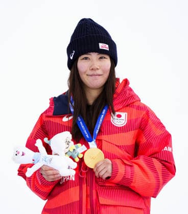 Milan Cortina Olympics: Snowboard Mari Fukada of Japan poses after winning the women s snowboard slopestyle gold at the Milan Cortina Olympics on Feb. 18, 2026, at Livigno Snow Park in Livigno, Italy.  A14AA0005300722P