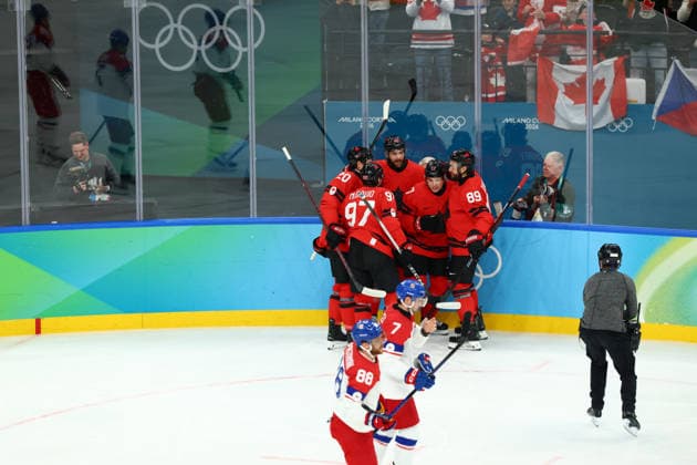 February 18, 2026, Milan, Lombardy, Italy: MACKLIN CELEBRINI 17 of Canada scores his side s first goal Quarterfinal game between Team Canada (CAN) and Team Czechia (CZE) at the Milano Cortina 2026 Olympic Games, Olympische Spiele, Olympia, OS Milan Italy - ZUMAc179 20260218_oly_c179_003 Copyright: xMickaelxChavetx