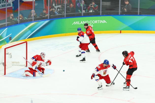 February 18, 2026, Milan, Lombardy, Italy: MACKLIN CELEBRINI 17 of Canada shoots during the Quarterfinal game between Team Canada (CAN) and Team Czechia (CZE) at the Milano Cortina 2026 Olympic Games, Olympische Spiele, Olympia, OS Olympics 2026: Milano Cortina: Ice hockey, Eishockey Men: CAN:CZE  - ZUMAc179 20260218_oly_c179_040 Copyright: xMickaelxChavetx