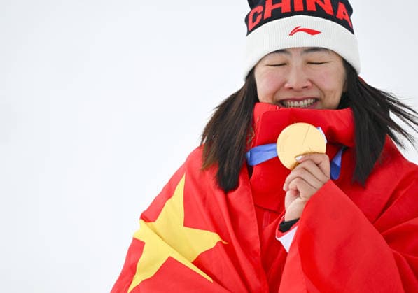 (260218) -- LIVIGNO, Feb. 18, 2026 -- Gold medalist Xu Mengtao of China displays her medal during the awarding ceremony for the freestyle skiing women s aerials at the Milan-Cortina 2026 Olympic Winter games, Winterspiele,Spiele, Summer games in Livigno, Italy, Feb. 18, 2026. ) (MICO2026)ITALY-LIVIGNO-OLYMPIC WINTER GAMES-FREESTYLE SKIING-WOMEN S AERIALS-FINAL ZhangxHongxiang 