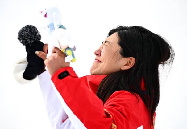(260218) -- LIVIGNO, Feb. 18, 2026 -- Gold medalist Xu Mengtao of China reacts during the awarding ceremony for the freestyle skiing women s aerials at the Milan-Cortina 2026 Olympic Winter games, Winterspiele,Spiele, Summer games in Livigno, Italy, Feb. 18, 2026. ) (MICO2026)ITALY-LIVIGNO-OLYMPIC WINTER GAMES-FREESTYLE SKIING-WOMEN S AERIALS-FINAL ZhangxHongxiang 