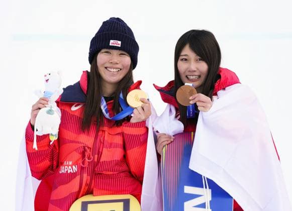 Milan Cortina Olympics: Snowboard Mari Fukada (L) of Japan poses after winning the women s snowboard slopestyle gold at the Milan Cortina Olympics on Feb. 18, 2026, at Livigno Snow Park in Livigno, Italy, alongside compatriot and bronze medalist Kokomo Murase.  A14AA0005300767P