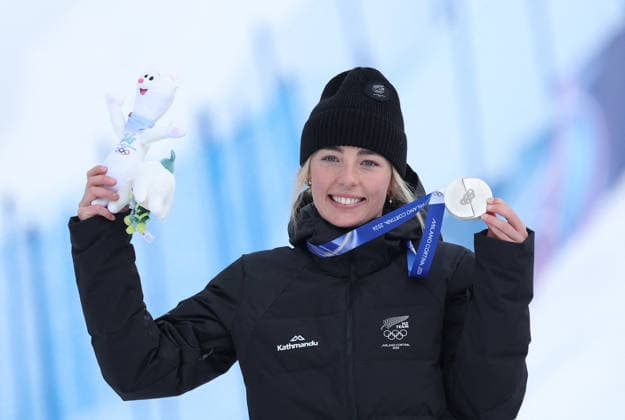 GIOCHI OLIMPICI - Olimpiadi Invernali Milano-Cortina 2026 - Snowboard Women s Slopestyle Finals Milano Cortina 2026 - XXV Olympic Winter games, Winterspiele,Spiele, Summer games Livigno - Italy 18 February,2026 Woman s Snowboard SlopeStyle Image Show: Silver Medal SADOWSKI SYNNOTT Zoi NZL Cortina D Ampezzo Italy  Copyright: xIPAxSport ABACAx