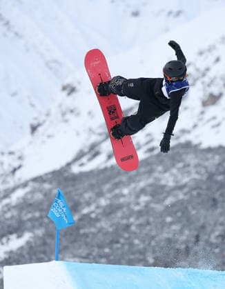 Milano Cortina 2026 - XXV Olympic Winter games, Winterspiele,Spiele, Summer games Livigno - Italy 18 February,2026 Woman s Snowboard SlopeStyle Image Show: Silver Medal SADOWSKI SYNNOTT Zoi NZL  Copyright: xSergioxBisi IPAxSportx xipa-agency.netx xx IPA_71693295 IPA_Agency_IPA71693295