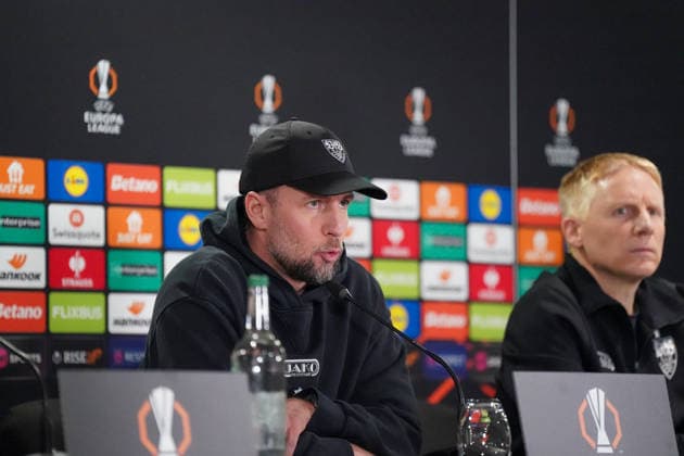 Sebastian Hoeness (Trainer, VfB Stuttgart) bei der Pressekonferenz vor dem Hinspiel der UEFA Europa League zwischen Celtic Glasgow FC und VfB Stuttgart in Glasgow, Schottland, am 18. Februar 2026. Copyright: xJOERANxSTEINSIEKx