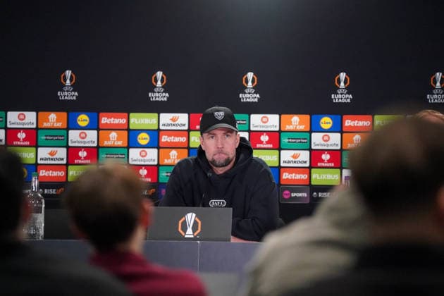 Sebastian Hoeness (Trainer, VfB Stuttgart) bei der Pressekonferenz vor dem Hinspiel der UEFA Europa League zwischen Celtic Glasgow FC und VfB Stuttgart in Glasgow, Schottland, am 18. Februar 2026. Copyright: xJOERANxSTEINSIEKx