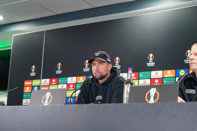 Sebastian Hoeness (Trainer, VfB Stuttgart) bei der Pressekonferenz vor dem Hinspiel der UEFA Europa League zwischen Celtic Glasgow FC und VfB Stuttgart in Glasgow, Schottland, am 18. Februar 2026. Copyright: xJOERANxSTEINSIEKx