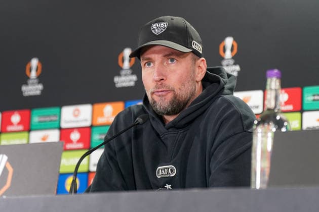 Sebastian Hoeness (Trainer, VfB Stuttgart) bei der Pressekonferenz vor dem Hinspiel der UEFA Europa League zwischen Celtic Glasgow FC und VfB Stuttgart in Glasgow, Schottland, am 18. Februar 2026. Copyright: xJOERANxSTEINSIEKx