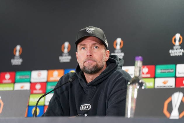 Sebastian Hoeness (Trainer, VfB Stuttgart) bei der Pressekonferenz vor dem Hinspiel der UEFA Europa League zwischen Celtic Glasgow FC und VfB Stuttgart in Glasgow, Schottland, am 18. Februar 2026. Copyright: xJOERANxSTEINSIEKx