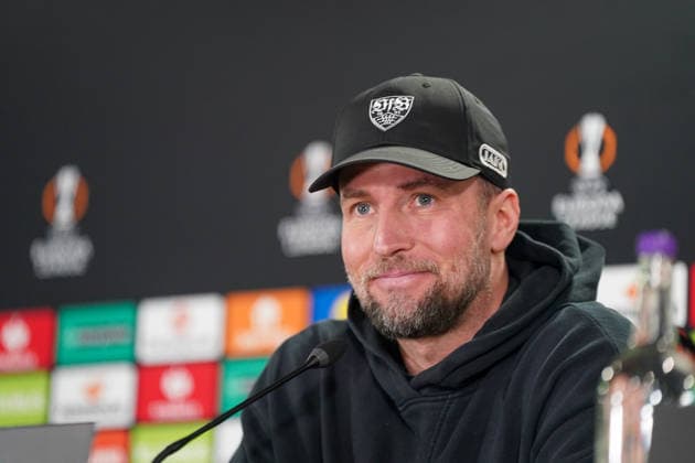 Sebastian Hoeness (Trainer, VfB Stuttgart) bei der Pressekonferenz vor dem Hinspiel der UEFA Europa League zwischen Celtic Glasgow FC und VfB Stuttgart in Glasgow, Schottland, am 18. Februar 2026. Copyright: xJOERANxSTEINSIEKx