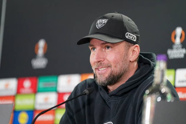 Sebastian Hoeness (Trainer, VfB Stuttgart) bei der Pressekonferenz vor dem Hinspiel der UEFA Europa League zwischen Celtic Glasgow FC und VfB Stuttgart in Glasgow, Schottland, am 18. Februar 2026. Copyright: xJOERANxSTEINSIEKx