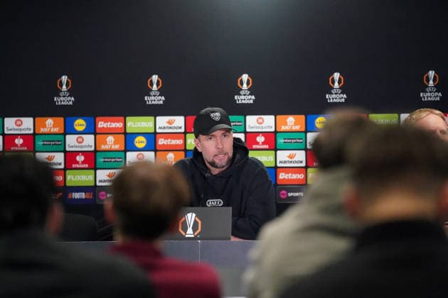Sebastian Hoeness (Trainer, VfB Stuttgart) bei der Pressekonferenz vor dem Hinspiel der UEFA Europa League zwischen Celtic Glasgow FC und VfB Stuttgart in Glasgow, Schottland, am 18. Februar 2026. Copyright: xJOERANxSTEINSIEKx