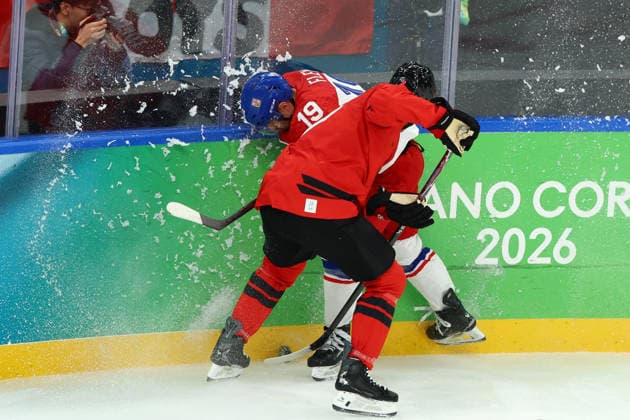 February 18, 2026, Milan, Lombardy, Italy: DEVON TOEWS 7 of Canada and JAKUB FLEK 19 of Czechia fight for the puck during the Quarterfinal game between Team Canada (CAN) and Team Czechia (CZE) at the Milano Cortina 2026 Olympic Games, Olympische Spiele, Olympia, OS Milan Italy - ZUMAc179 20260218_oly_c179_043 Copyright: xMickaelxChavetx