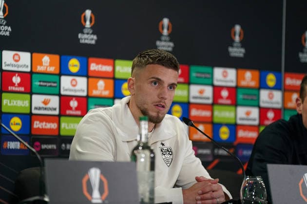 Fussball: UEFA Europa League 2025 26 Pressekonferenz Celtic FC vs VfB Stuttgart (Hinspiel) - Ermedin Demirovic (VfB Stuttgart, 9) bei der Pressekonferenz vor dem Hinspiel der UEFA Europa League zwischen Celtic Glasgow FC und VfB Stuttgart in Glasgow, Schottland, am 18. Februar 2026. Copyright: xJOERANxSTEINSIEKx