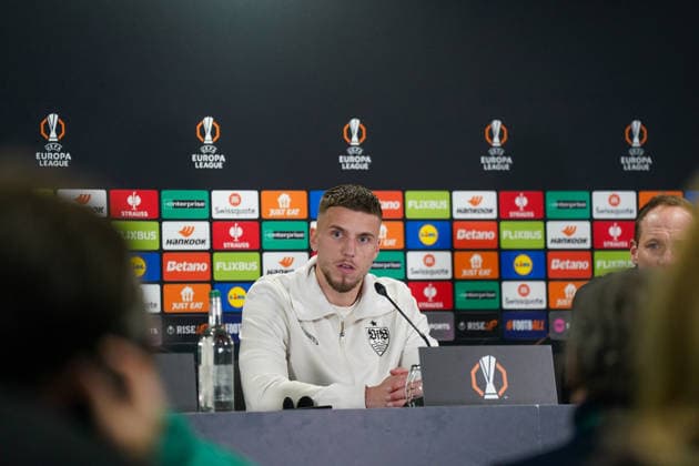 Fussball: UEFA Europa League 2025 26 Pressekonferenz Celtic FC vs VfB Stuttgart (Hinspiel) - Ermedin Demirovic (VfB Stuttgart, 9) bei der Pressekonferenz vor dem Hinspiel der UEFA Europa League zwischen Celtic Glasgow FC und VfB Stuttgart in Glasgow, Schottland, am 18. Februar 2026. Copyright: xJOERANxSTEINSIEKx