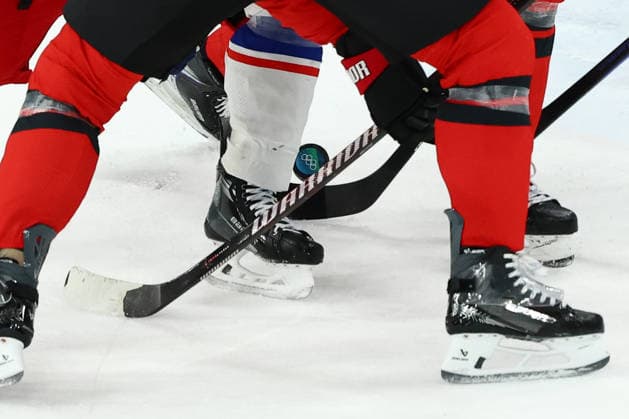 February 18, 2026, Milan, Lombardy, Italy: Detail of the puck during the Quarterfinal game between Team Canada (CAN) and Team Czechia (CZE) at the Milano Cortina 2026 Olympic Games, Olympische Spiele, Olympia, OS Olympics 2026: Milano Cortina: Ice hockey, Eishockey Men: CAN:CZE  - ZUMAc179 20260218_oly_c179_064 Copyright: xMickaelxChavetx