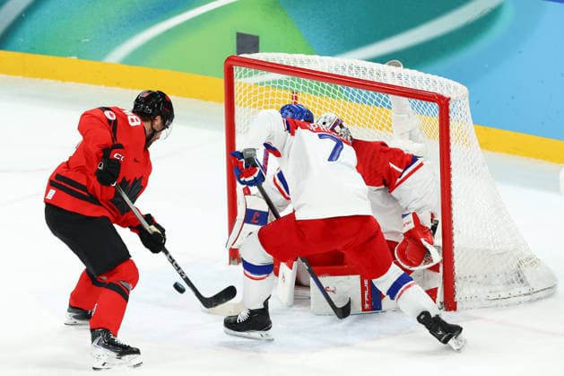 February 18, 2026, Milan, Lombardy, Italy: BRANDON HAGEL 38 of Canada attempts to score a goal in the Quarterfinal game between Team Canada (CAN) and Team Czechia (CZE) at the Milano Cortina 2026 Olympic Games, Olympische Spiele, Olympia, OS Olympics 2026: Milano Cortina: Ice hockey, Eishockey Men: CAN:CZE  - ZUMAc179 20260218_oly_c179_066 Copyright: xMickaelxChavetx