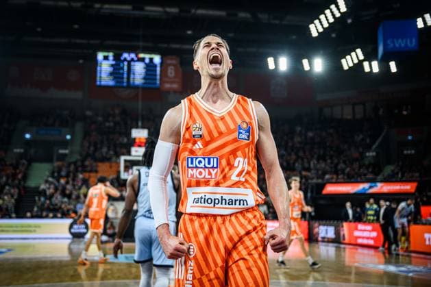 Neu Ulm, Deutschland, 18.02.26: Thomas Klepeisz (ratiopharm ulm) gestikuliert, gestik, Jubel waehrend des Basketball Bundesliga Spiels zwischen ratiopharm ulm vs EWE Baskets Oldenburg in der ratiopharm Arena am 18. Februar 2026 in Neu Ulm, Deutschland. (Foto von Harry Langer DeFodi Images) ratiopharm Arena, Germany, 18.02.26: Thomas Klepeisz (ratiopharm ulm) +gestures during the Basketball Bundesliga match between ratiopharm ulm vs EWE Baskets Oldenburg at Neu Ulm on February 18, 2026 in ratiopharm Arena, Germany. (Photo by Harry Langer DeFodi Images) (Photo by Harry Langer DeFodi Images) -