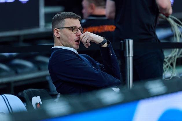 Lazar Spasic (EWE Baskets Oldenburg, Head-Coach) GER, ratiopharm ulm vs. EWE Baskets Oldenburg, Basketball, 19. Spieltag, EasyCredit BBL, Spielzeit 2025 2026, 18.02.2026 GER, ratiopharm ulm vs. EWE Baskets Oldenburg, Basketball, 19. Spieltag, EasyCredit BBL, Spielzeit 2025 2026, 18.02.2026 Neu-Ulm Copyright: xEibner-Pressefoto GeraldxOelze-dexStoppanyx EP_ODS