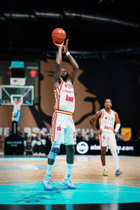 Easycredit BBL: Basketball Braunschweig Löwen - Fitness First Würzburger Baskets, 18.02.26 Eddy Edigin Jr. (Würzburg Baskets, 27) am Ball; Easycredit BBL: Basketball Braunschweig Löwen vs. Fitness First Würzburger Baskets am 18.02.2026 in der Volkswagen Halle, Braunschweig Copyright: xBEAUTIFULxSPORTS Tonhäuserx