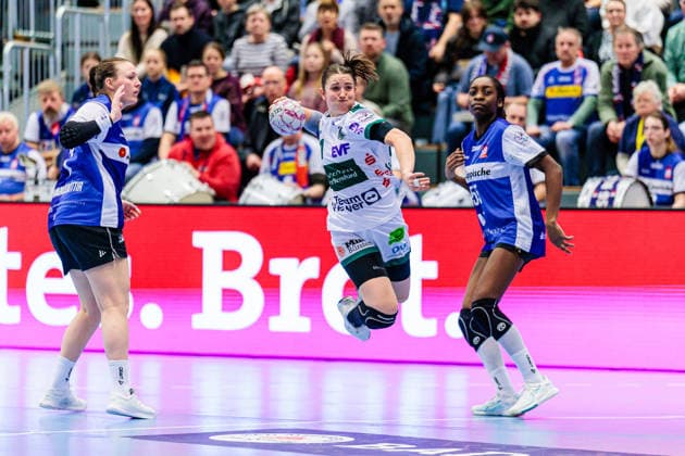 v.l. Diana Magnusdottir (HSG Blomberg-Lippe, 07), Lea Neubrander (FRISCH AUF Goeppingen, 81), Farrelle Njinkeu (HSG Blomberg-Lippe, 55) GER, HSG Blomberg-Lippe vs. FRISCH AUF Goeppingen, Handball, 1. Bundesliga Frauen, 18. Spieltag, 18.02.2026 GER, HSG Blomberg-Lippe vs. FRISCH AUF Goeppingen, Handball, 1. Bundesliga Frauen, 18. Spieltag, 18.02.2026 Blomberg Copyright: xEibner-Pressefoto JanxRollingerx EP_JSK