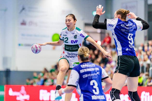 v.l. Sina Ehmann (FRISCH AUF Goeppingen, 22), Laura Rueffieux (HSG Blomberg-Lippe, 03), Nieke Kuehne (HSG Blomberg-Lippe, 09) GER, HSG Blomberg-Lippe vs. FRISCH AUF Goeppingen, Handball, 1. Bundesliga Frauen, 18. Spieltag, 18.02.2026 GER, HSG Blomberg-Lippe vs. FRISCH AUF Goeppingen, Handball, 1. Bundesliga Frauen, 18. Spieltag, 18.02.2026 Blomberg Copyright: xEibner-Pressefoto JanxRollingerx EP_JSK