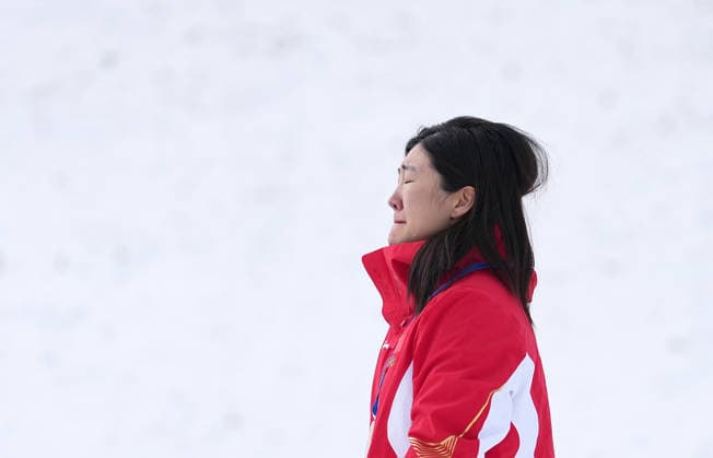 (260218) -- LIVIGNO, Feb. 18, 2026 -- Gold medalist Xu Mengtao of China weeps during the awarding ceremony of the freestyle skiing women s aerials at the Milan-Cortina 2026 Olympic Winter games, Winterspiele,Spiele, Summer games in Livigno, Italy, Feb. 18, 2026. ) (MICO2026)ITALY-LIVIGNO-OLYMPIC WINTER GAMES-FREESTYLE SKIING-WOMEN S AERIALS-FINAL HuxChao 