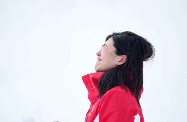 (260218) -- LIVIGNO, Feb. 18, 2026 -- Gold medalist Xu Mengtao of China weeps during the awarding ceremony of the freestyle skiing women s aerials at the Milan-Cortina 2026 Olympic Winter games, Winterspiele,Spiele, Summer games in Livigno, Italy, Feb. 18, 2026. ) (MICO2026)ITALY-LIVIGNO-OLYMPIC WINTER GAMES-FREESTYLE SKIING-WOMEN S AERIALS-FINAL HuxChao 