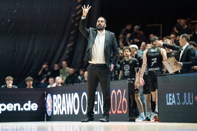 Ramon Diaz Sanchez (Headcoach Basketball Loewen Braunschweig) GER, Basketball Loewen Braunschweig gegen Wuerzburg Baskets, Basketball, easyCredit BBL, Spieltag 21, Spielzeit 2025 26, 18.02.2026 GER, Basketball Loewen Braunschweig gegen Wuerzburg Baskets, Basketball, easyCredit BBL, Spieltag 21, Spielzeit 2025 26, 18.02.2026 Braunschweig Copyright: xEibner-Pressefoto DanielxREINELTx EP_DRT