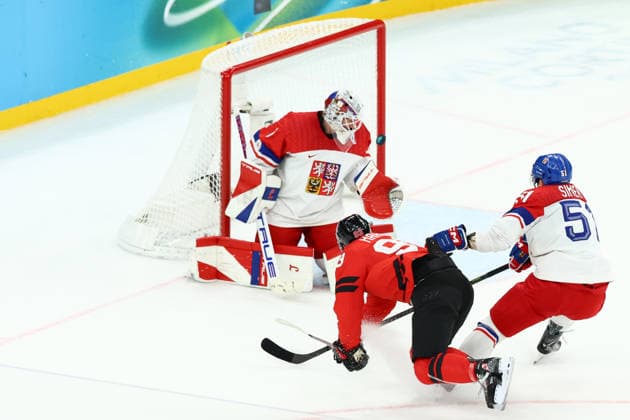 February 18, 2026, Milan, Lombardy, Italy: MITCH MARNER 93 of Canada scores the winning goal during the overtime of the Quarterfinal game between Team Canada (CAN) and Team Czechia (CZE) at the Milano Cortina 2026 Olympic Games, Olympische Spiele, Olympia, OS Canada won 4:3. Milan Italy - ZUMAc179 20260218_oly_c179_072 Copyright: xMickaelxChavetx