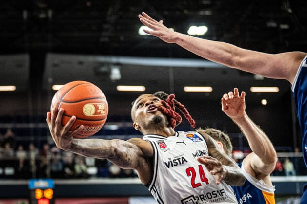 Rostock, Deutschland 18. Februar 2026: 1.BBL - 2025 2026 - Rostock Seawolves vs. Bamberg Baskets Im Bild: Cobe Williams (Bamberg Baskets) *** Rostock, Germany February 18, 2026 1 BBL 2025 2026 Rostock Seawolves vs Bamberg Baskets In the picture Cobe Williams Bamberg Baskets Copyright: xFotostandx xVoelkerx