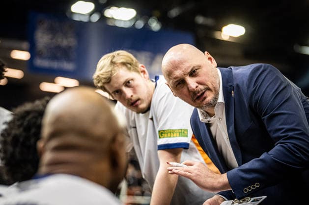 Rostock, Deutschland 18. Februar 2026: 1.BBL - 2025 2026 - Rostock Seawolves vs. Bamberg Baskets Im Bild: 1.v.re. Przemyslaw Frasunkiewicz (Rostock Seawolves) Copyright: xFotostandx xVoelkerx