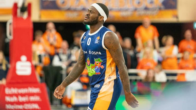 18.2.2026, Basketball, Herren, easy credit BBL, easy credit Bundesliga, BBL, Bundesliga, 21. Spieltag, Rostock Seawolves - BMA365 Bamberg Baskets TJ Crockett jr. (Rostock Seawolves) ist enttäuscht. Rostock Stadthalle Mecklenburg-Vorpommern Deutschland