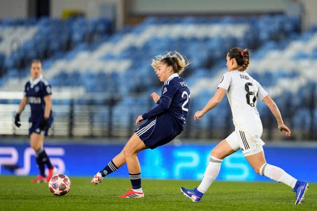 February 18, 2026, Valdebebas, Madrid, Spain: Oceane Picard of Paris FC plays the ball during the UEFA Women s Champions League 2025 26 KO play-offs Second Leg match between Real Madrid C.F. and Paris FC at Alfredo Di Stefano on February 18, 2026 in Madrid, Spain. Valdebebas Spain - ZUMAa181 20260218_zaa_a181_034 Copyright: xDennisxAgyemanx