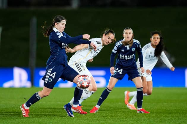 February 18, 2026, Valdebebas, Madrid, Spain: Kaja Korosec of Paris FC and Sara Dabritz of Real Madrid CF competes for the ball during the UEFA Women s Champions League 2025 26 KO play-offs Second Leg match between Real Madrid C.F. and Paris FC at Alfredo Di Stefano on February 18, 2026 in Madrid, Spain. Valdebebas Spain - ZUMAa181 20260218_zaa_a181_038 Copyright: xOscarxJ.xBarrosox