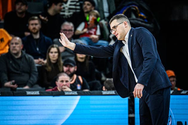 Neu Ulm, Deutschland, 18.02.26: Head Coach Lazar Spasic (EWE Baskets Oldenburg) gestikuliert, gestik waehrend des Basketball Bundesliga Spiels zwischen ratiopharm ulm vs EWE Baskets Oldenburg in der ratiopharm Arena am 18. Februar 2026 in Neu Ulm, Deutschland. (Foto von Harry Langer DeFodi Images) ratiopharm Arena, Germany, 18.02.26: Head Coach Lazar Spasic (EWE Baskets Oldenburg) gestures during the Basketball Bundesliga match between ratiopharm ulm vs EWE Baskets Oldenburg at Neu Ulm on February 18, 2026 in ratiopharm Arena, Germany. (Photo by Harry Langer DeFodi Images) (Photo by Harry Langer DeFodi Images) -