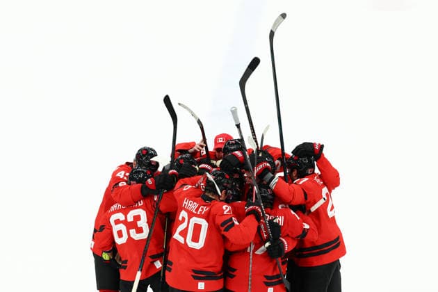 February 18, 2026, Milan, Lombardy, Italy: MITCH MARNER 93 of Canada celebrates scoring the winning goal during the overtime of the Quarterfinal game between Team Canada (CAN) and Team Czechia (CZE) at the Milano Cortina 2026 Olympic Games, Olympische Spiele, Olympia, OS Canada won 4:3. Olympics 2026: Milano Cortina: Ice hockey, Eishockey Men: CAN:CZE  - ZUMAc179 20260218_oly_c179_083 Copyright: xMickaelxChavetx
