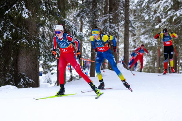 Antholz, Italien 18. Februar 2026: Biathlon Staffel 4 x 6 km Frauen - Olympia 2026 Im Bild: Marthe Krakstad Johansen (NOR) vor Oleksandra Merkushyna (UKR) Anterselva Biathlon Arena *** Antholz, Italy 18 February 2026 Biathlon relay 4 x 6 km women Olympic Games 2026 Pictured Marthe Krakstad Johansen NOR in front of Oleksandra Merkushyna UKR Anterselva Biathlon Arena Copyright: xFotostandx xHettichx
