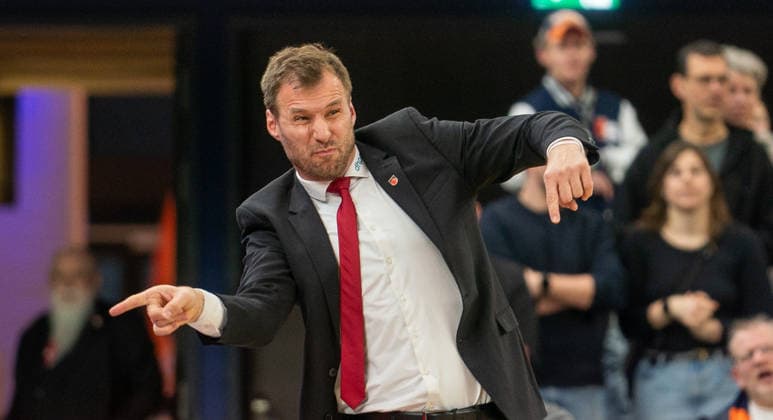 18.2.2026, Basketball, Herren, easy credit BBL, easy credit Bundesliga, BBL, Bundesliga, 21. Spieltag, Rostock Seawolves - BMA365 Bamberg Baskets Trainer Anton Gavel (Bamberg Baskets) Rostock Stadthalle Mecklenburg-Vorpommern Deutschland