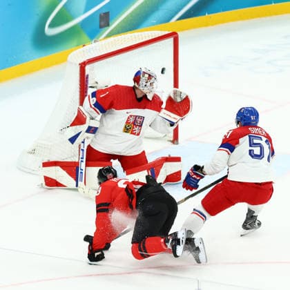 February 18, 2026, Milan, Italy: MITCH MARNER of Canada scores the winning goal in overtime to defeat Czechia at the Milano Cortina 2026 Olympic Games, Olympische Spiele, Olympia, OS Canada won, 4:3. Olympics 2026: Milano Cortina: Ice hockey, Eishockey Men: CAN 4:3 CZE  - ZUMAc179 20260218_oly_c179_071 Copyright: xMickaelxChavetx