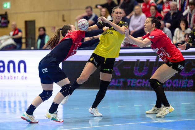 Dana Bleckmann (Borussia Dortmund, 66), Luca Farago (Thueringer HC, 19), Jana Scheib (Thueringer HC, 20) GER, Thueringer HC gegen Borussia Dortmund , Handball, Alsco Handball Bundesliga Frauen, 18. Spieltag, Saison 2025 2026, 18.02.2026 GER, Thueringer HC gegen Borussia Dortmund , Handball, Alsco Handball Bundesliga Frauen, 18. Spieltag, Saison 2025 2026, 18.02.2026 Bad Langensalza Copyright: xEibner-Pressefoto MartinxHerbstx EP_MHT